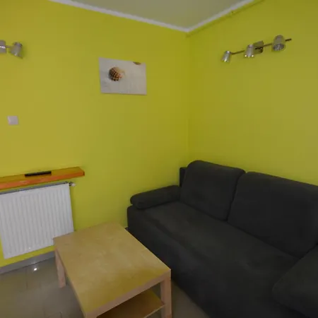 Domyletnie Mały Dom 46 M2 Z Ogrodzoną Działką Dom wakacyjny Sarbinowo