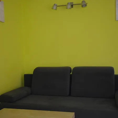 Domyletnie Maly Dom 46 M2 Z Ogrodzona Dzialka *