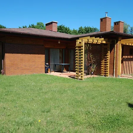 Casa de Férias Domyletnie Maly Dom 46 M2 Z Ogrodzona Dzialka