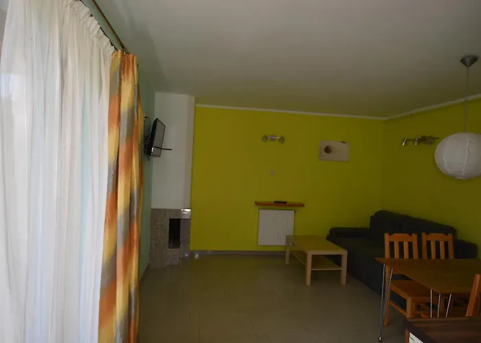 Casa de Férias Domyletnie Maly Dom 46 M2 Z Ogrodzona Dzialka