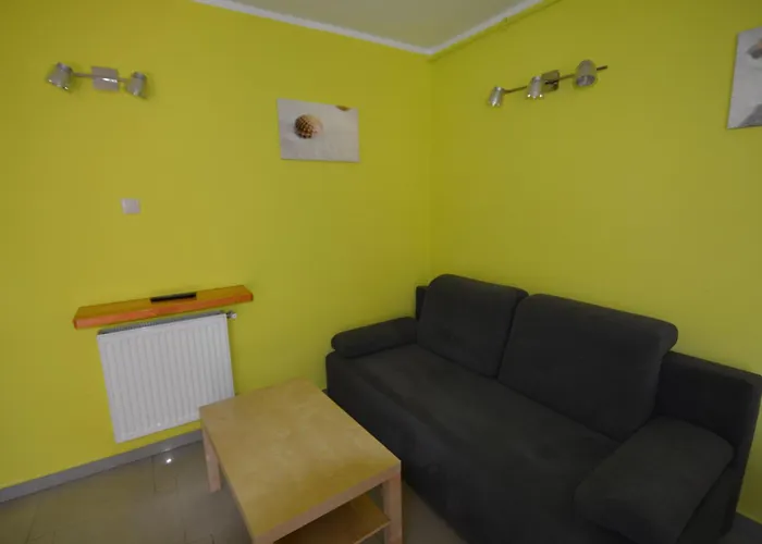 Domyletnie Maly Dom 46 M2 Z Ogrodzona Dzialka Casa de Férias Sarbinowo